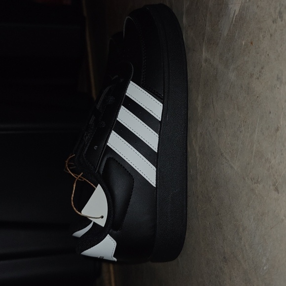 NWT Adidas Breaknet 2.0 kids Tennis shoes size 4 in black/white Unisex - Picture 5 of 7